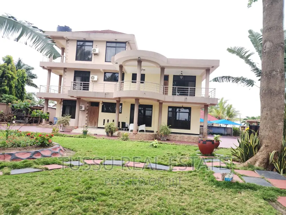 7bdrm Bungalow in Kigambon Kibada for sale