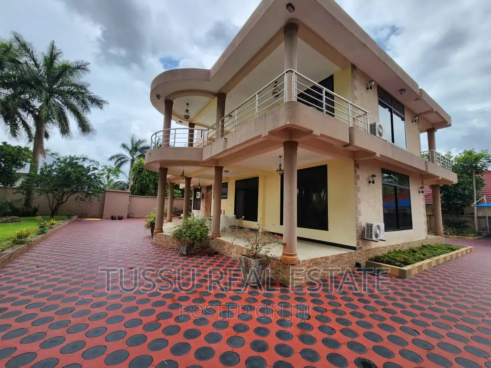 7bdrm Bungalow in Kigambon Kibada for sale