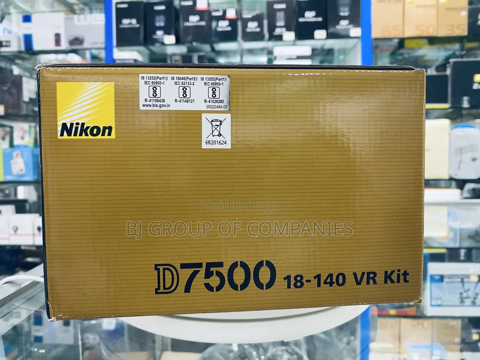 Nikon D7500 With 18-140mm Lens