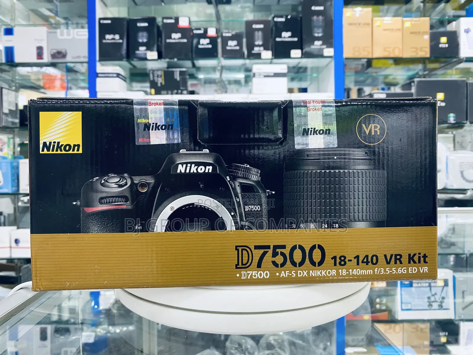 Nikon D7500 With 18-140mm Lens