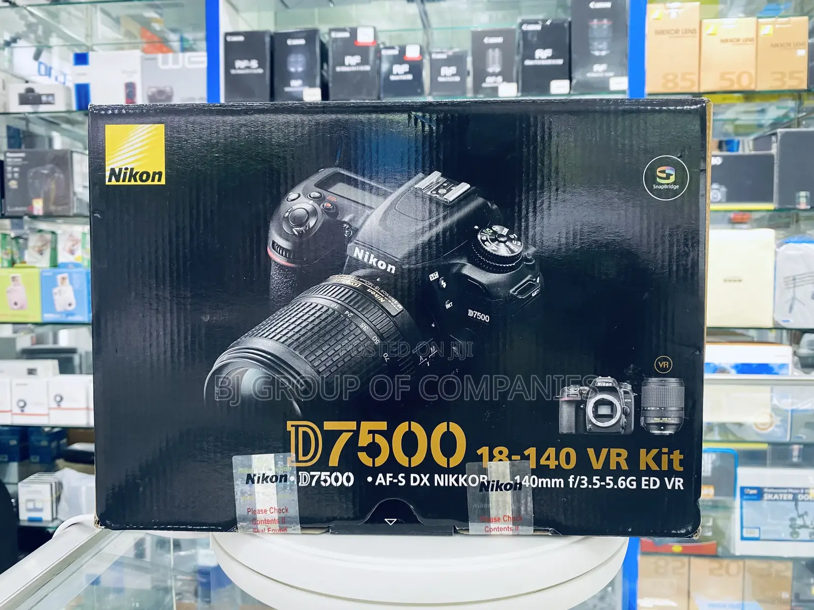 Nikon D7500 With 18-140mm Lens