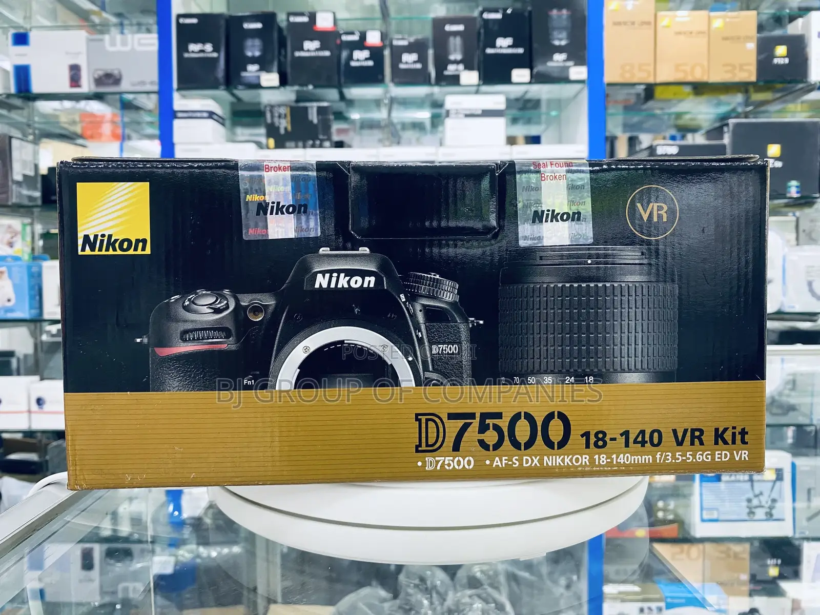 Nikon D7500 With 18-140mm Lens
