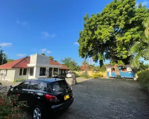 3bdrm Apartment in Ada Estate for rent