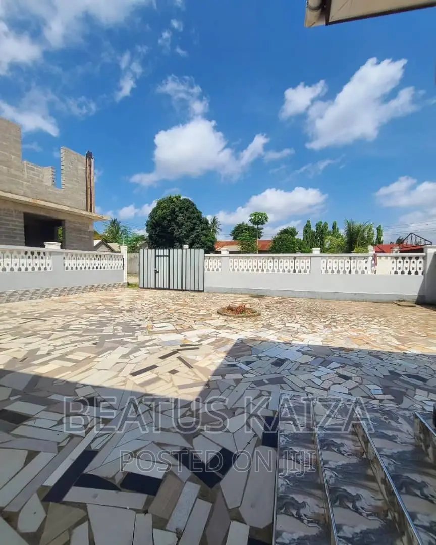 4bdrm Bungalow in Kinyerezi Shule, Tabata for rent