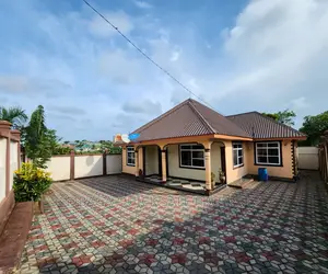 3bdrm House in Goba Kinzudi for sale