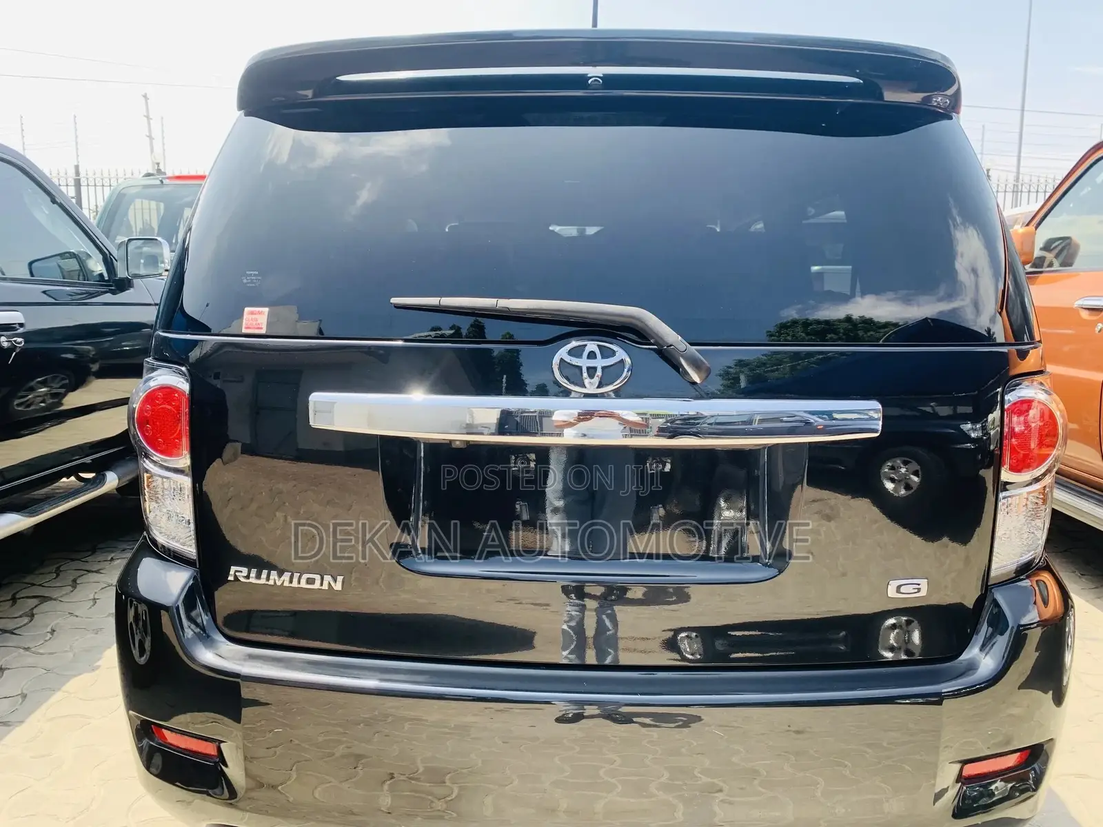Toyota Corolla Rumion Hatchback 1.5 FWD 2010 Black