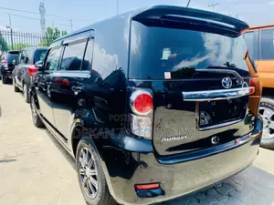 Toyota Corolla Rumion Hatchback 1.5 FWD 2010 Black