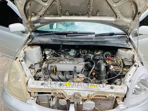 Toyota Vitz 2006 Silver
