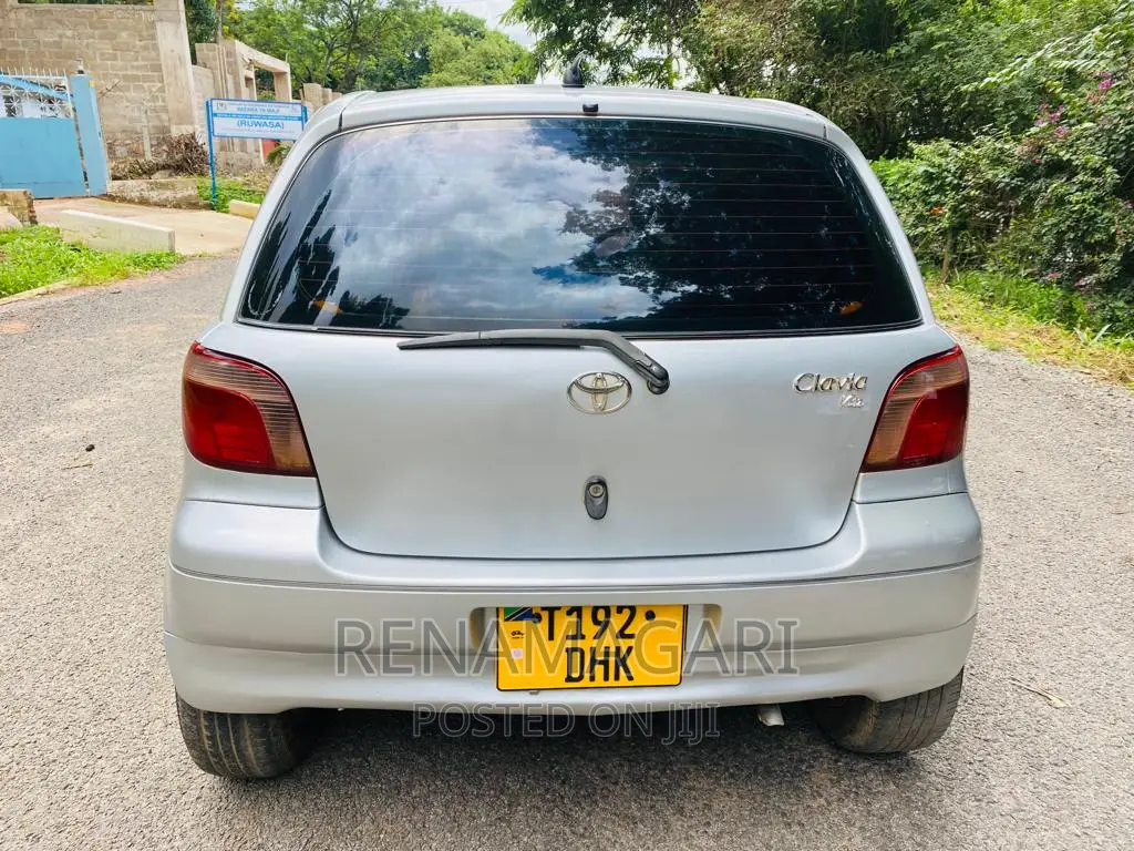 Toyota Vitz 2006 Silver