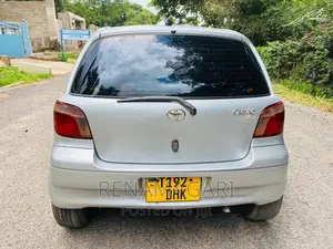 Toyota Vitz 2006 Silver