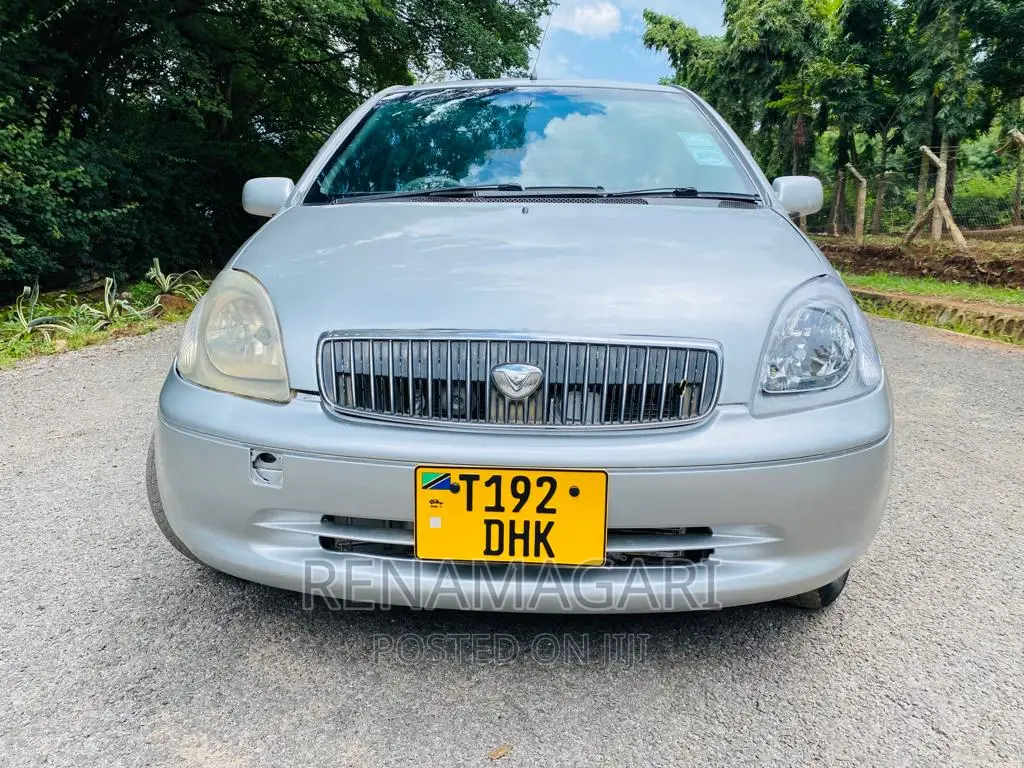 Toyota Vitz 2006 Silver