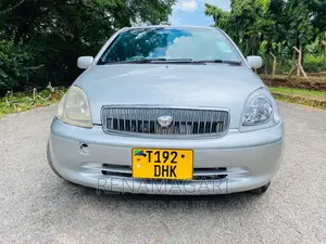 Toyota Vitz 2006 Silver