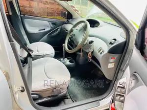 Toyota Vitz 2006 Silver