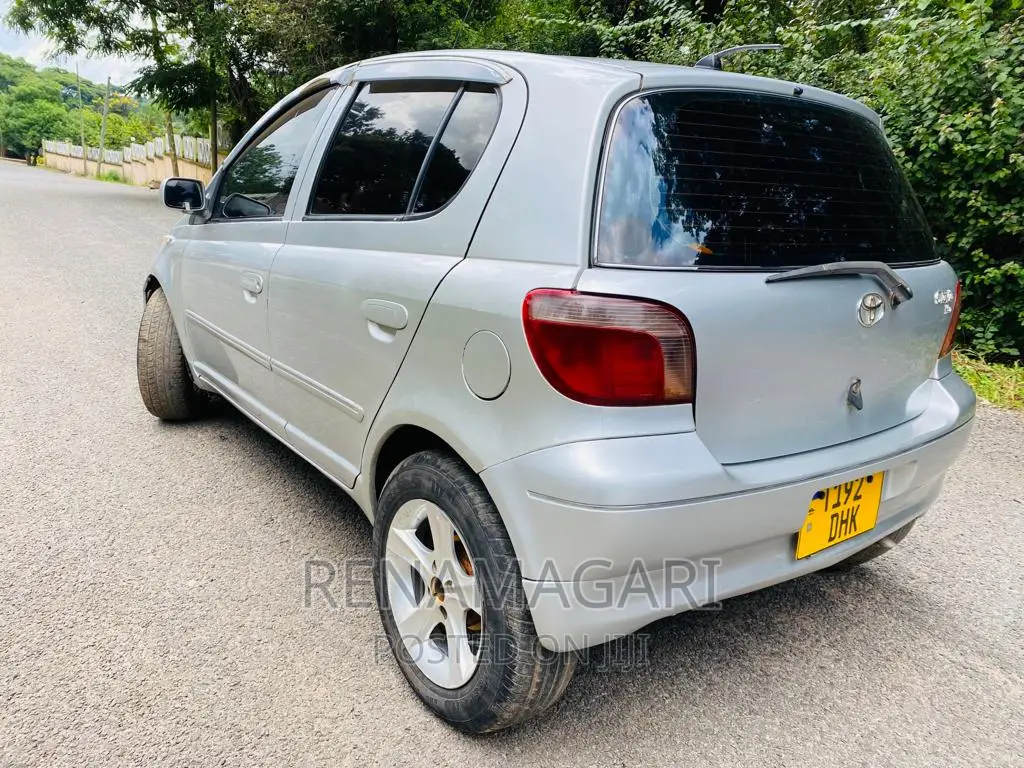 Toyota Vitz 2006 Silver