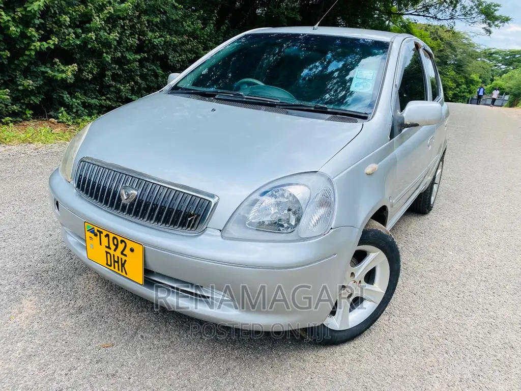 Toyota Vitz 2006 Silver