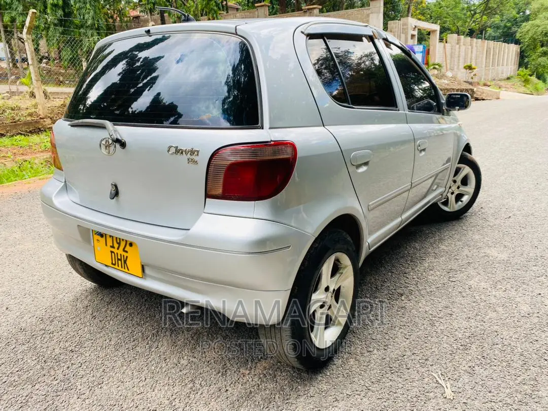 Toyota Vitz 2006 Silver