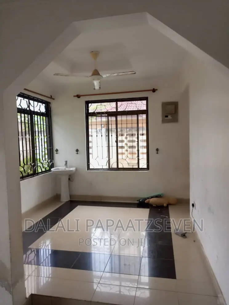 3bdrm House in Dalalipapaatzseven, Kinondoni for rent