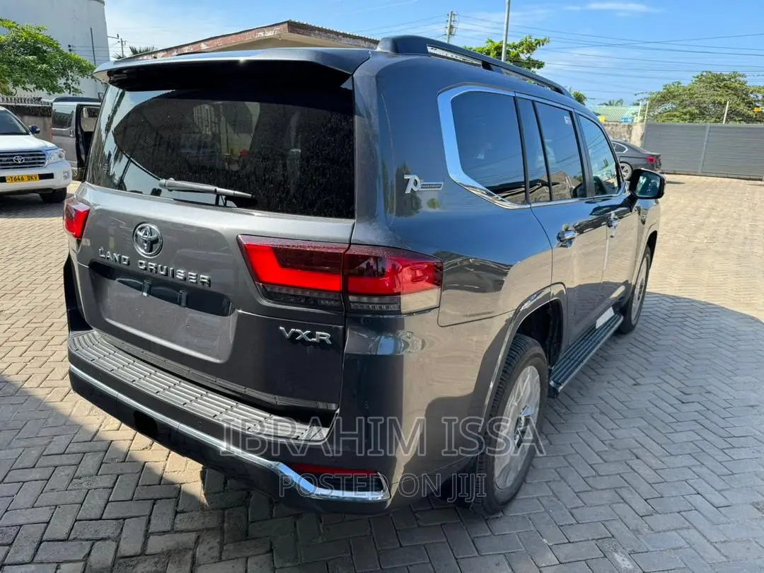 Toyota Land Cruiser 2023 Gray