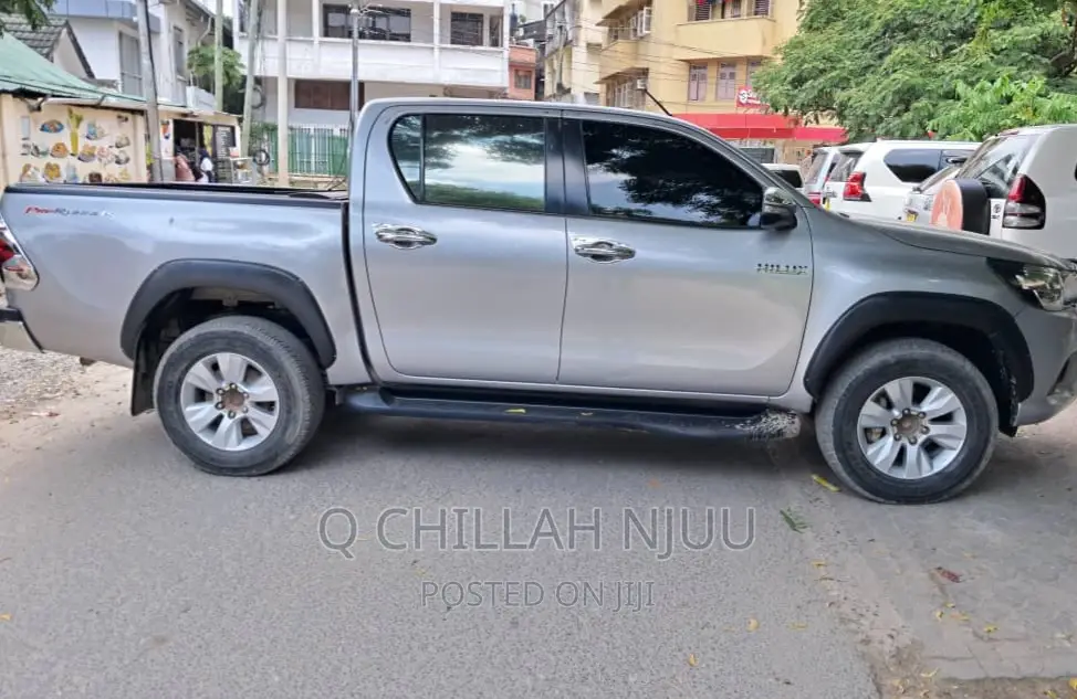 Toyota Hilux 2015 Silver