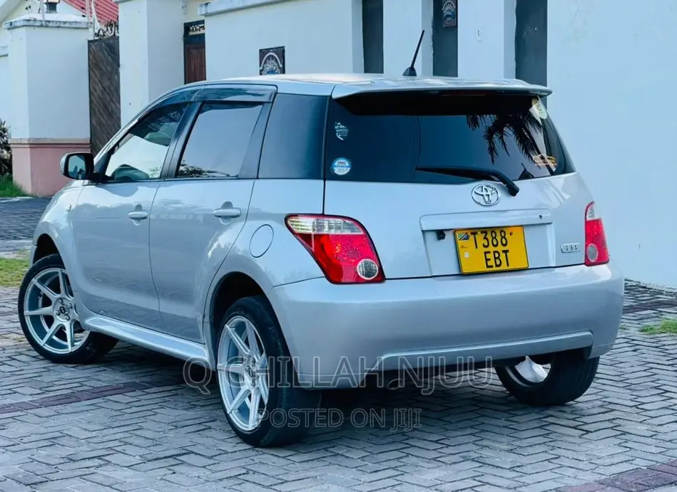 Toyota IST 2007 Silver