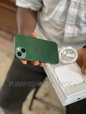 New Apple iPhone 13 128 GB Green