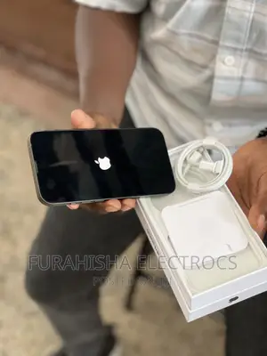 New Apple iPhone 13 128 GB Green
