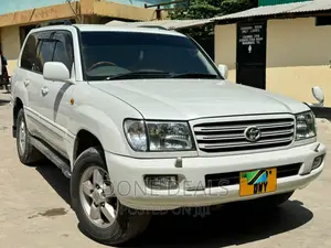 Toyota Land Cruiser 2004 White