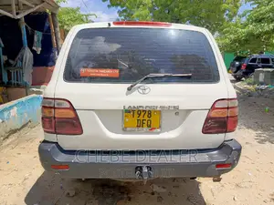 Toyota Land Cruiser 2005 White