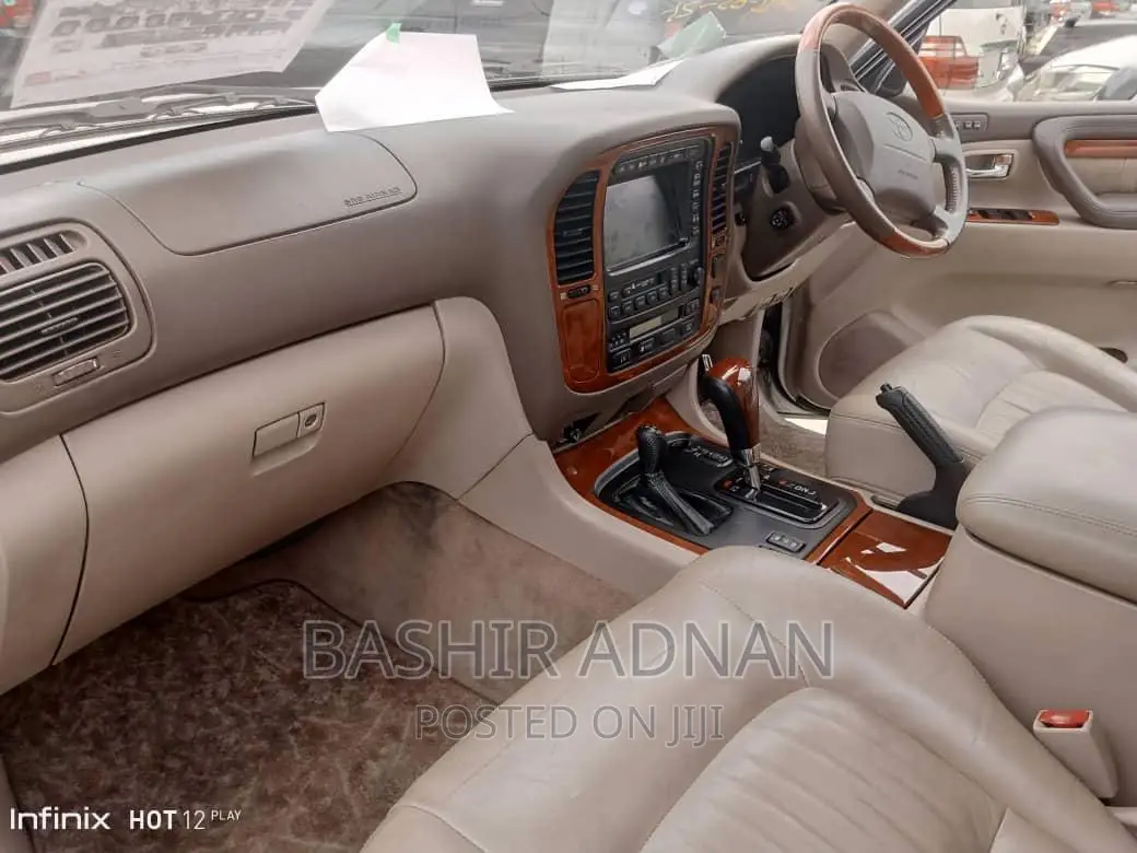Toyota Land Cruiser 2001 White