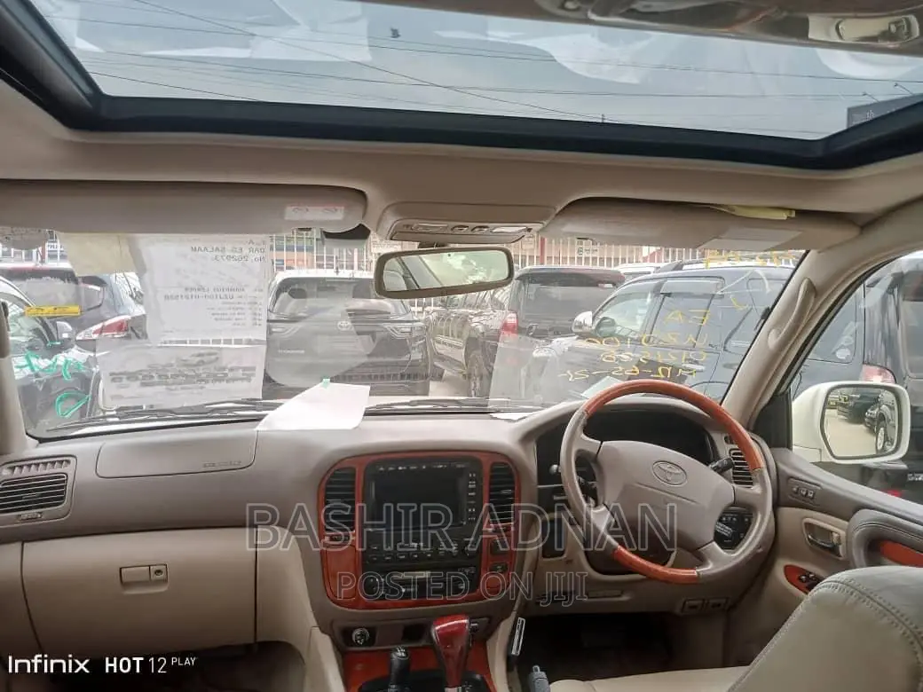 Toyota Land Cruiser 2001 White