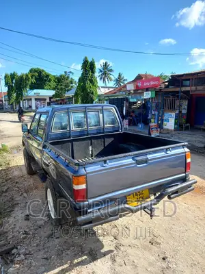 Toyota Hilux 1999 Blue