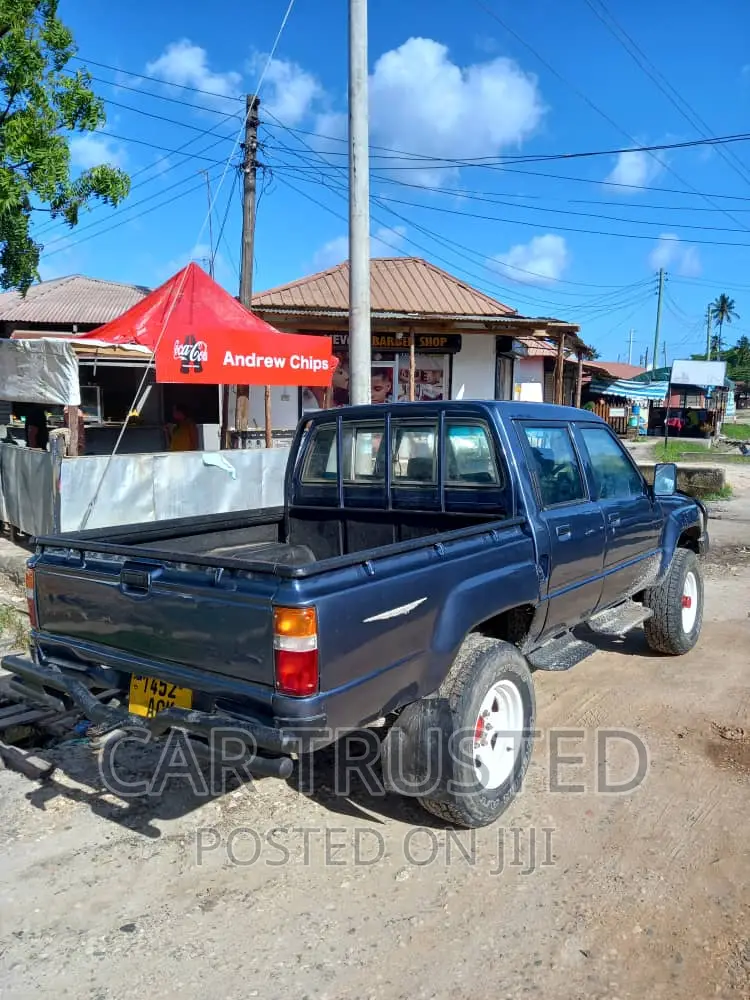 Toyota Hilux 1999 Blue