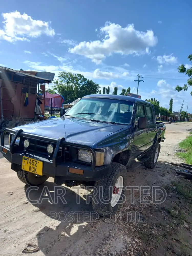 Toyota Hilux 1999 Blue