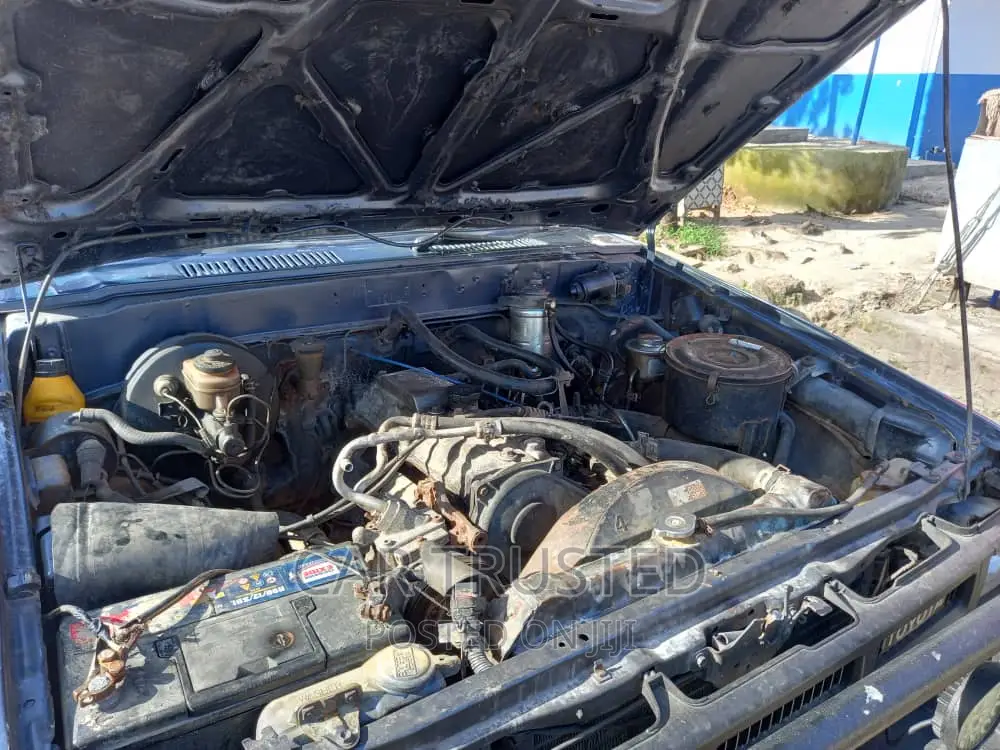 Toyota Hilux 1999 Blue