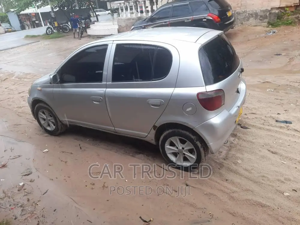 Toyota Vitz 1.0 FWD 3dr 2002 Silver
