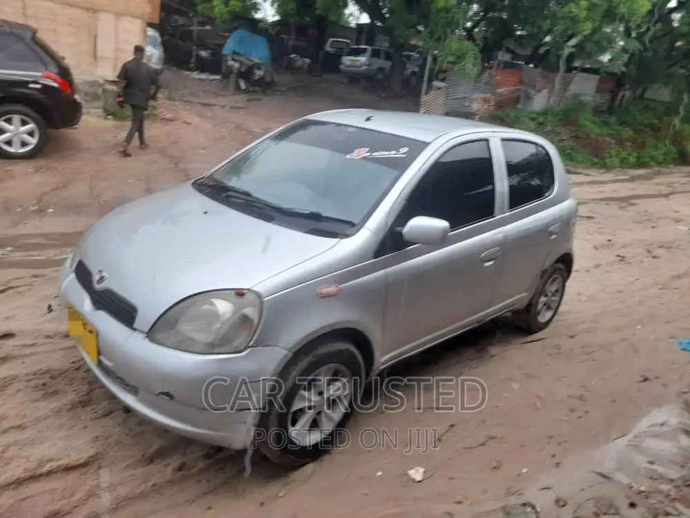 Toyota Vitz 1.0 FWD 3dr 2002 Silver