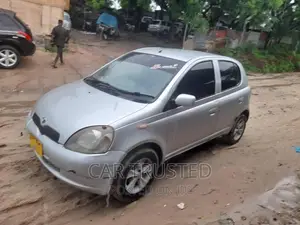 Toyota Vitz 1.0 FWD 3dr 2002 Silver