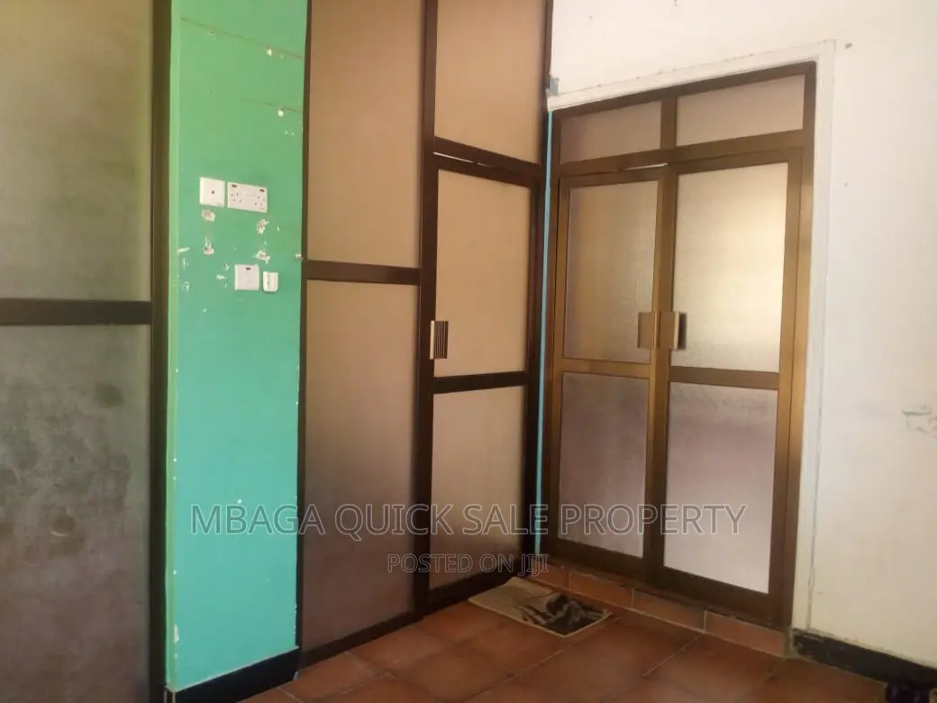 3bdrm House in Ada Estate for rent
