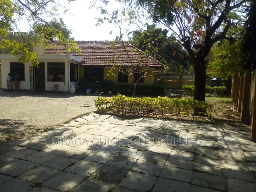 3bdrm House in Ada Estate for rent