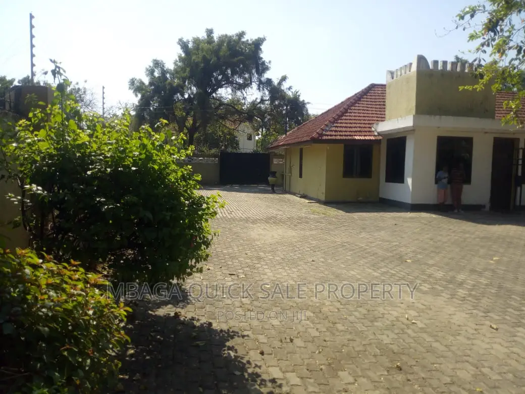 3bdrm House in Ada Estate for rent