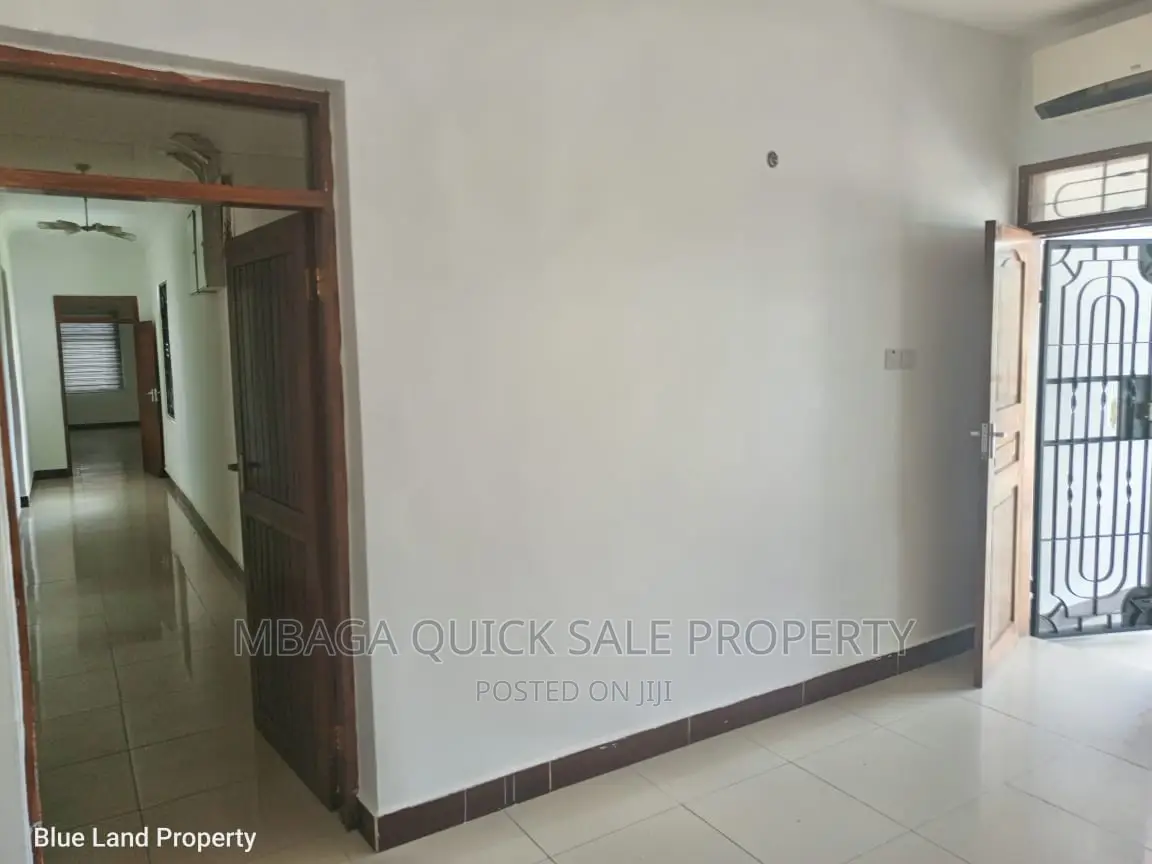 5bdrm House in Oyster Bay for rent