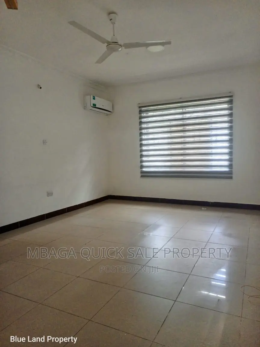5bdrm House in Oyster Bay for rent
