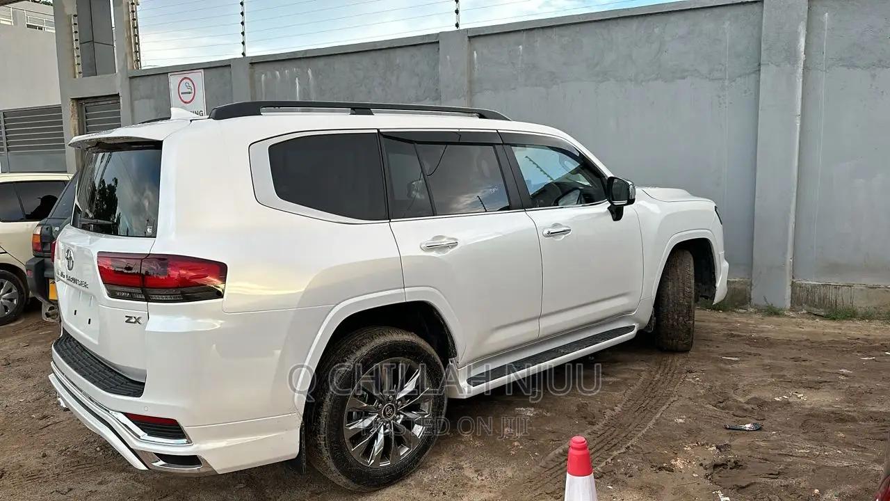 Toyota Land Cruiser 2023 Pearl