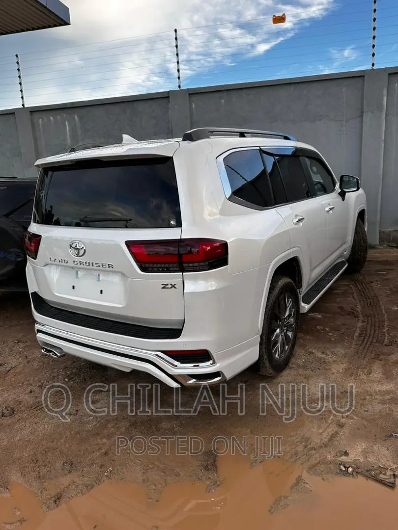 Toyota Land Cruiser 2023 Pearl