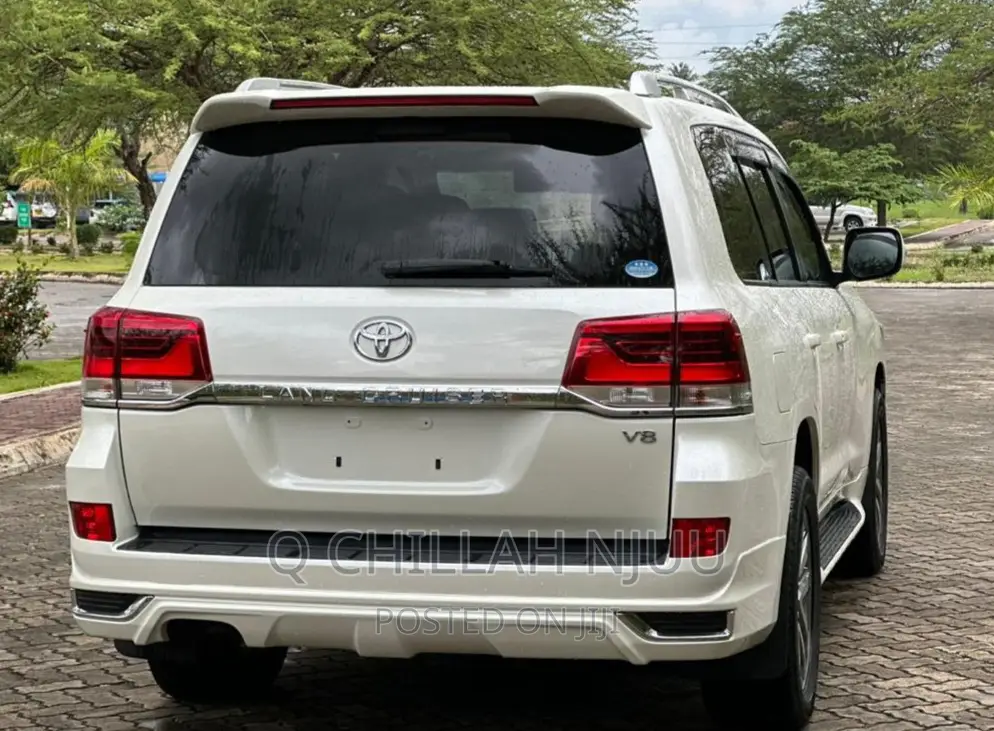 Toyota Land Cruiser 2016 White