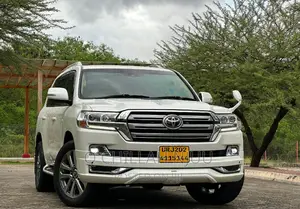 Toyota Land Cruiser 2016 White
