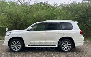 Toyota Land Cruiser 2016 White