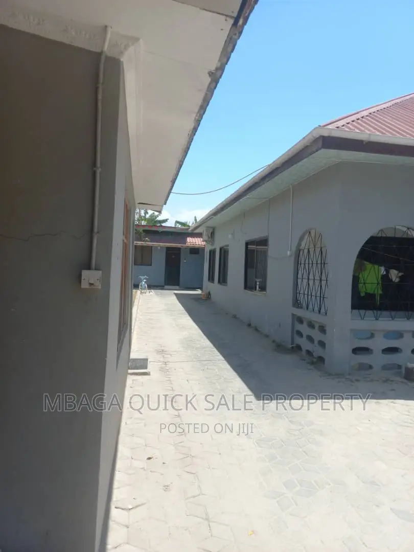 4bdrm House in Moroko, Kinondoni for sale