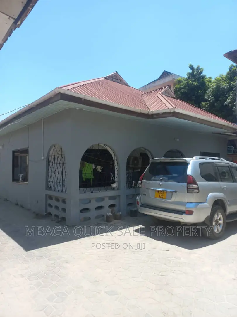 4bdrm House in Moroko, Kinondoni for sale