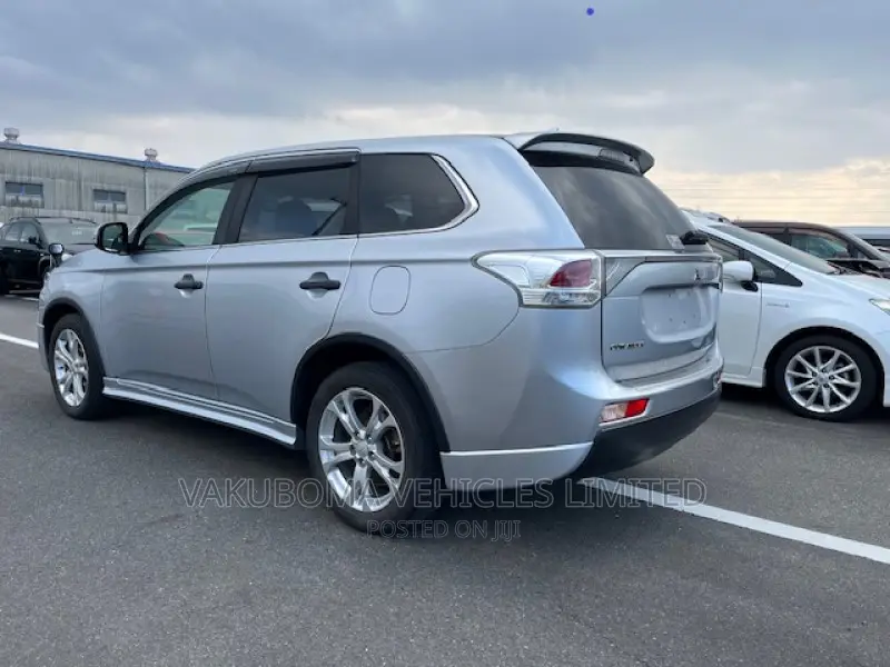 Mitsubishi Outlander 2013 Silver